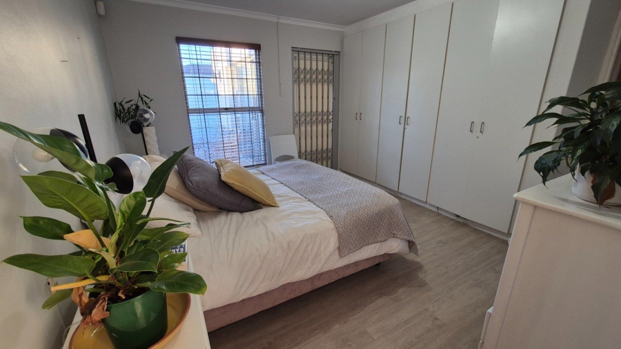 To Let 3 Bedroom Property for Rent in Loevenstein Western Cape